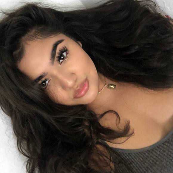 Meet your Posher, Alexandra - Picture 1 of 1